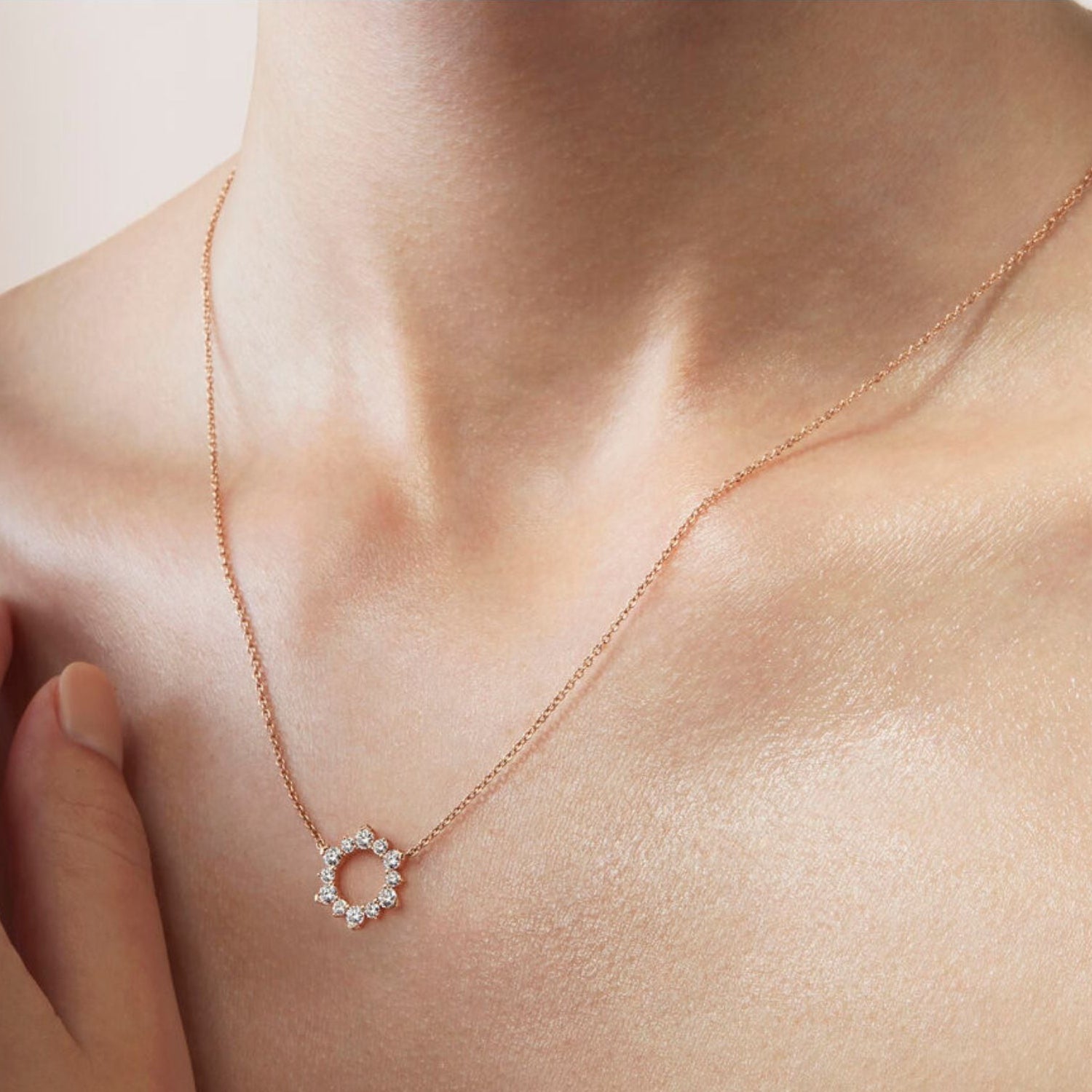 hearts-on-fire-aerial-eclipse-diamond-pendant-18k-yellow-gold-HFPAERE00508Y