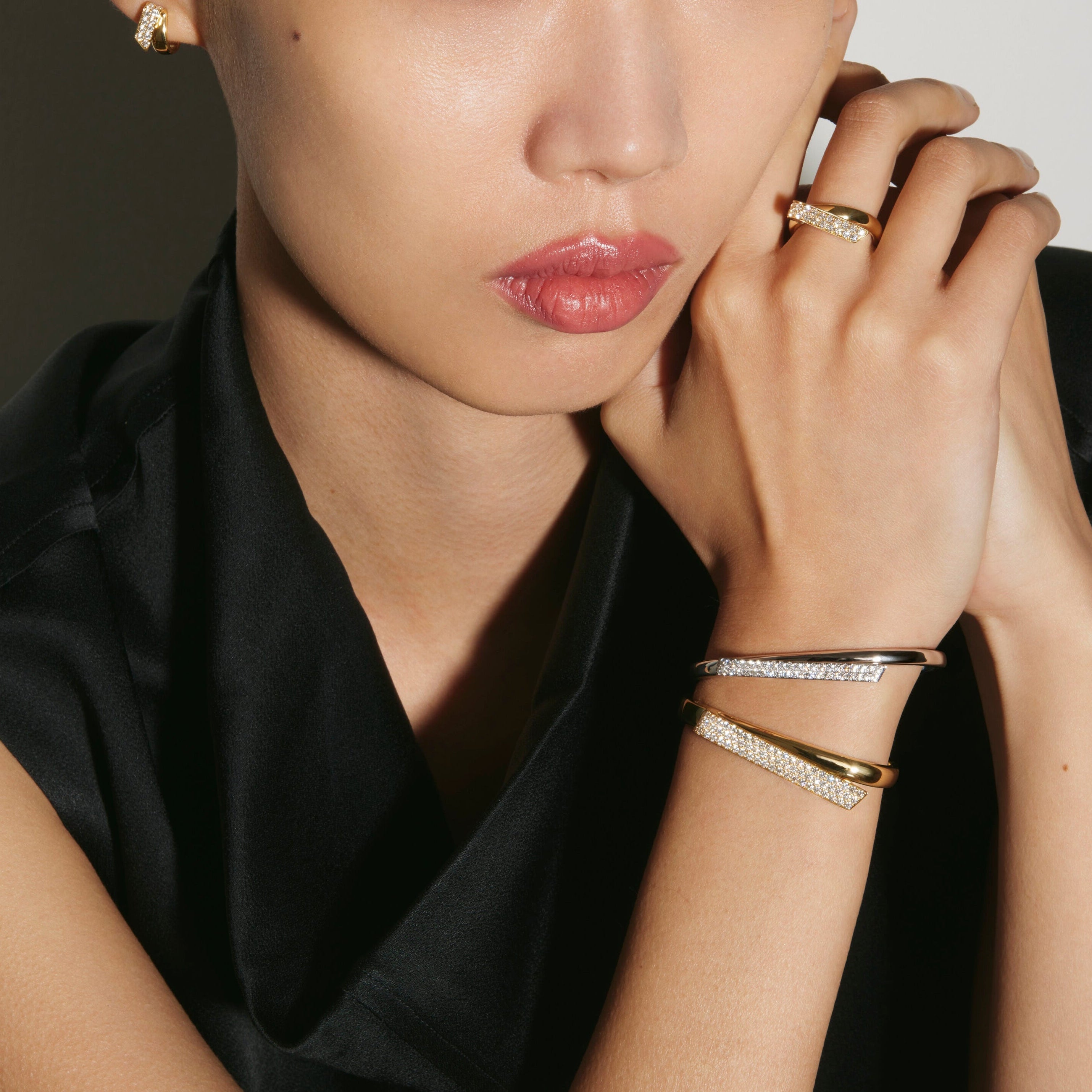 hearts-on-fire-inside-out-18k-yellow-gold-diamond-earrings-uu30028yghv04