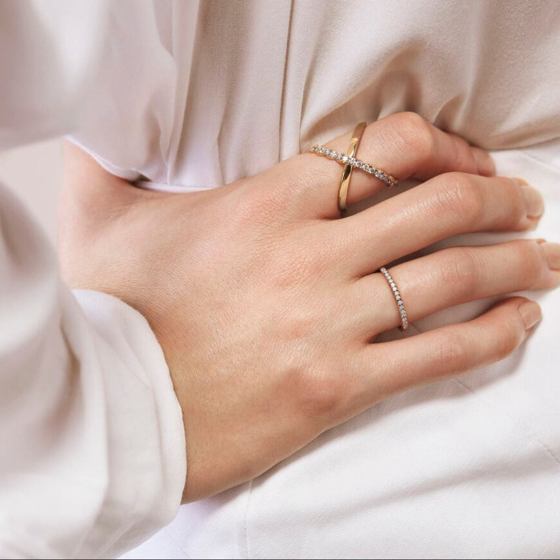 hearts-on-fire-lorelei-criss-cross-diamond-ring-18k-yellow-gold-UU4938YIJV0556500