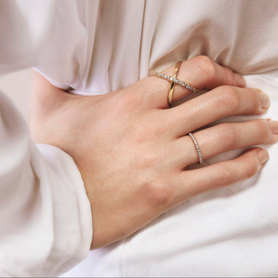 hearts-on-fire-lorelei-criss-cross-diamond-ring-18k-yellow-gold-UU4938YIJV0556500