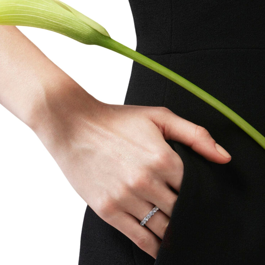 hearts-on-fire-signature-7-stone-diamond-band-ring-18k-white-gold-UU27288WGHV0455001