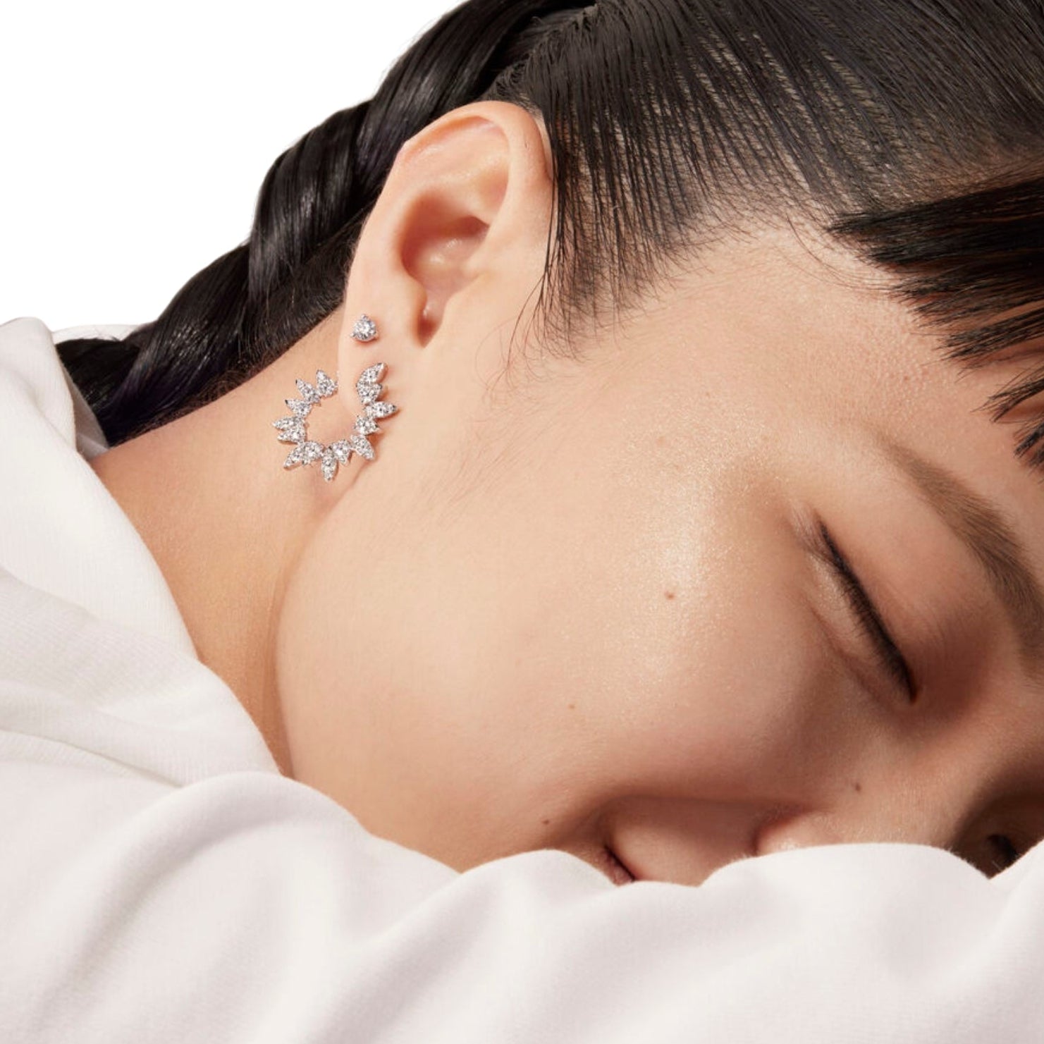 hearts-on-fire-three-prong-diamond-studs-18k-white-gold-3SIE01008W