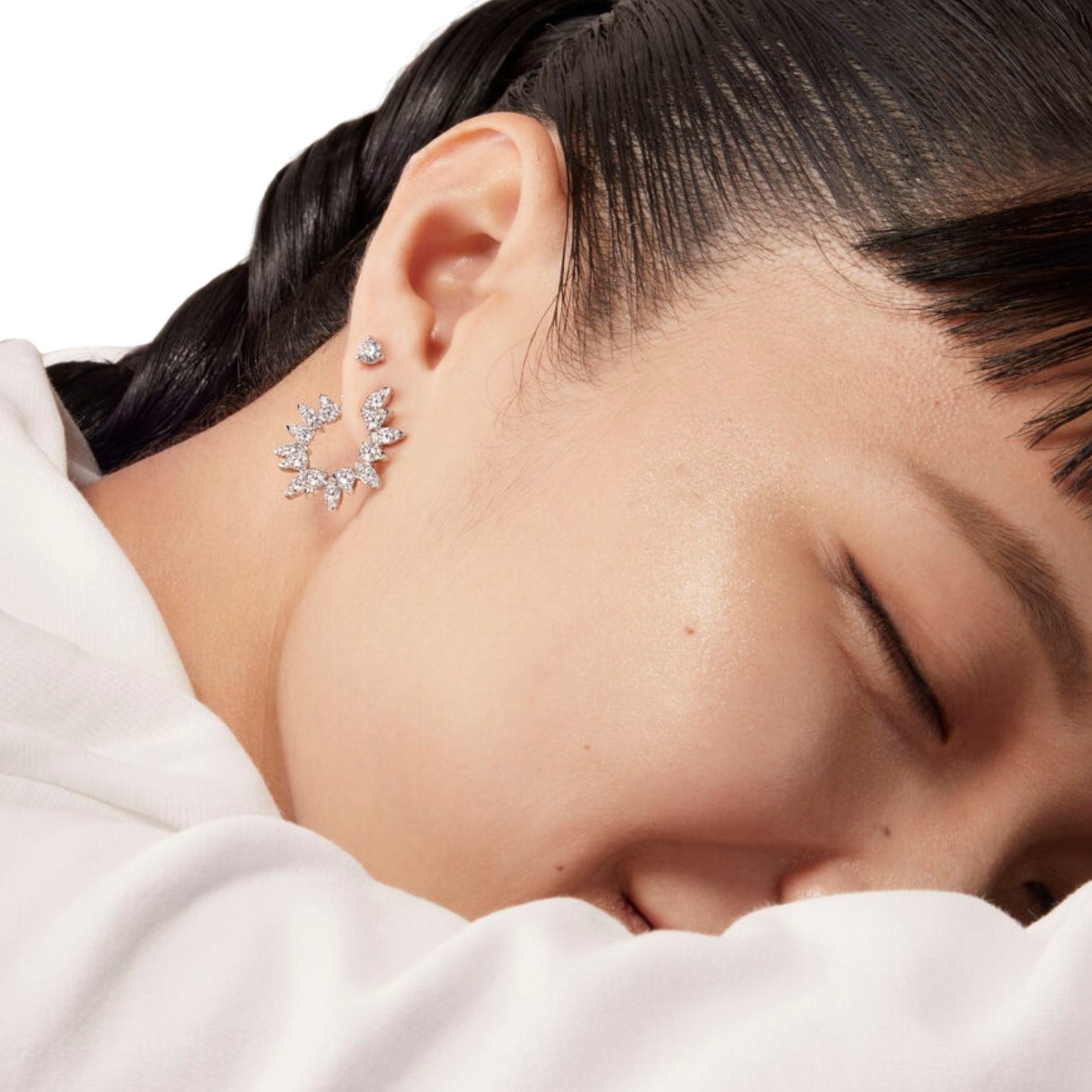 hearts-on-fire-three-prong-diamond-studs-earrings-18k-white-gold-3SIE00508W