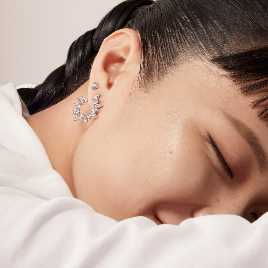 hearts-on-fire-three-prong-stud-earrings-18k-white-gold-3SIE00258W