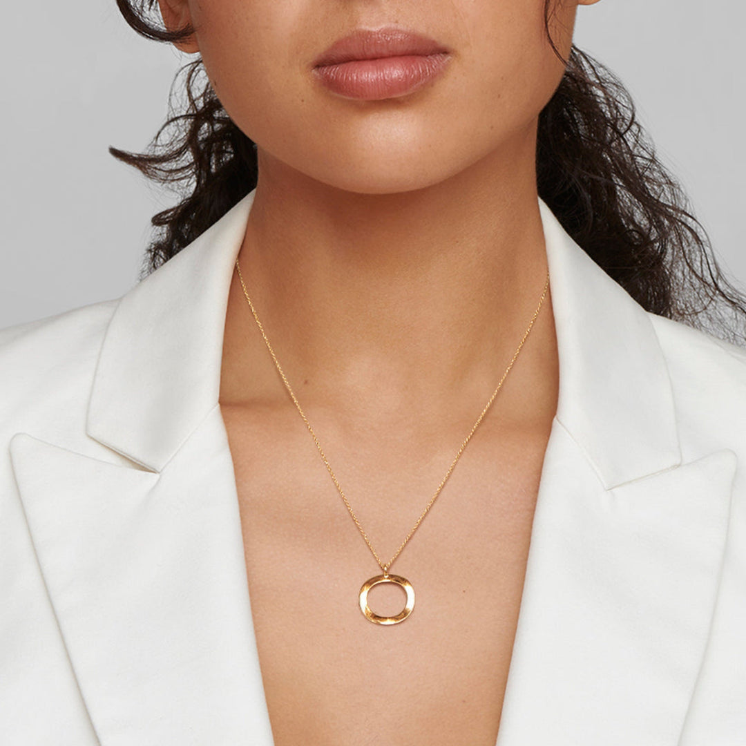 ippolita-classico-short-mini-wavy-circle-pendant-necklace-18k-yellow-gold-GN211