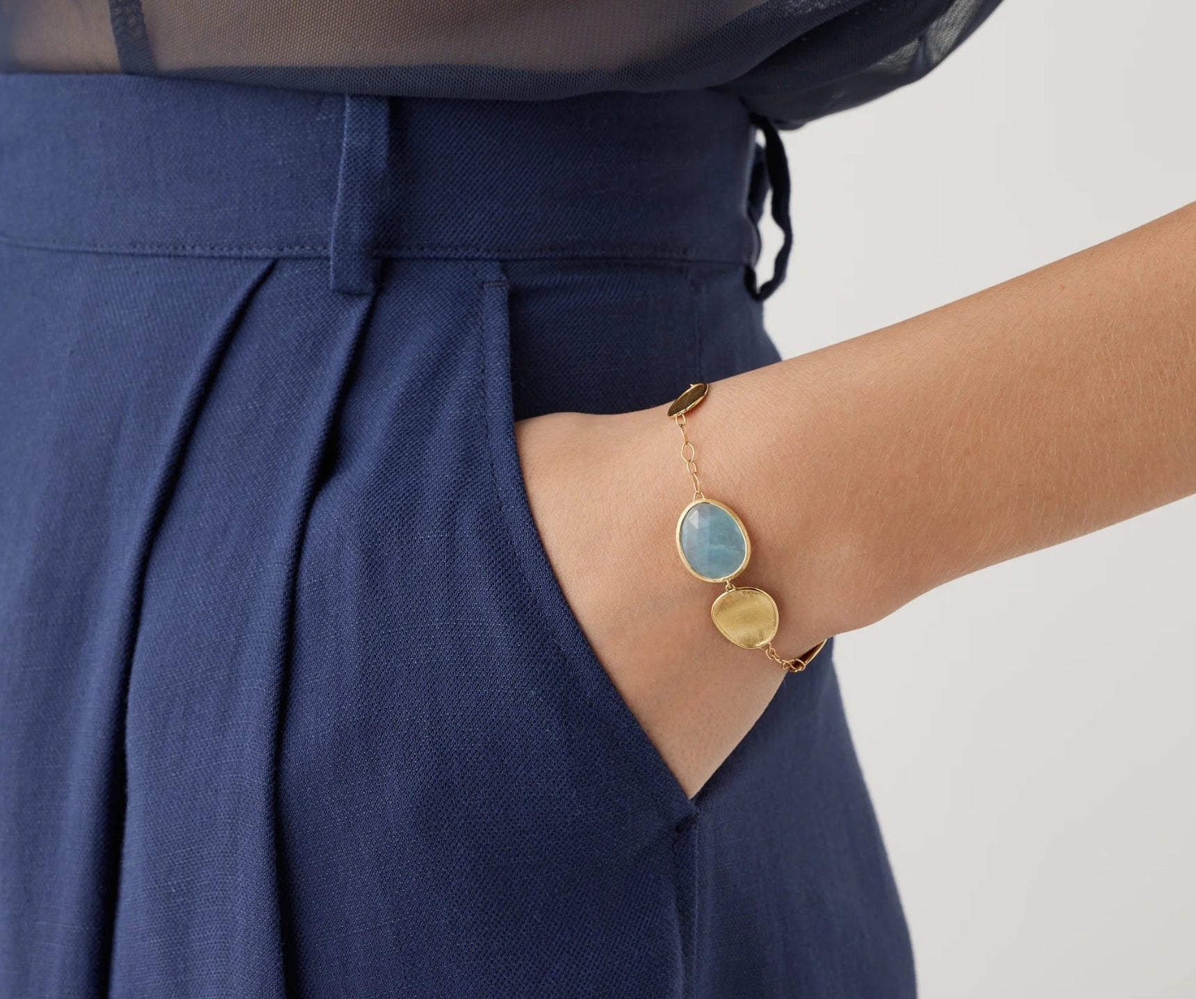 marco-bicego-lunaria-aquamarine-18k-yellow-gold-bracelet-BB1981_AQD_Y_02