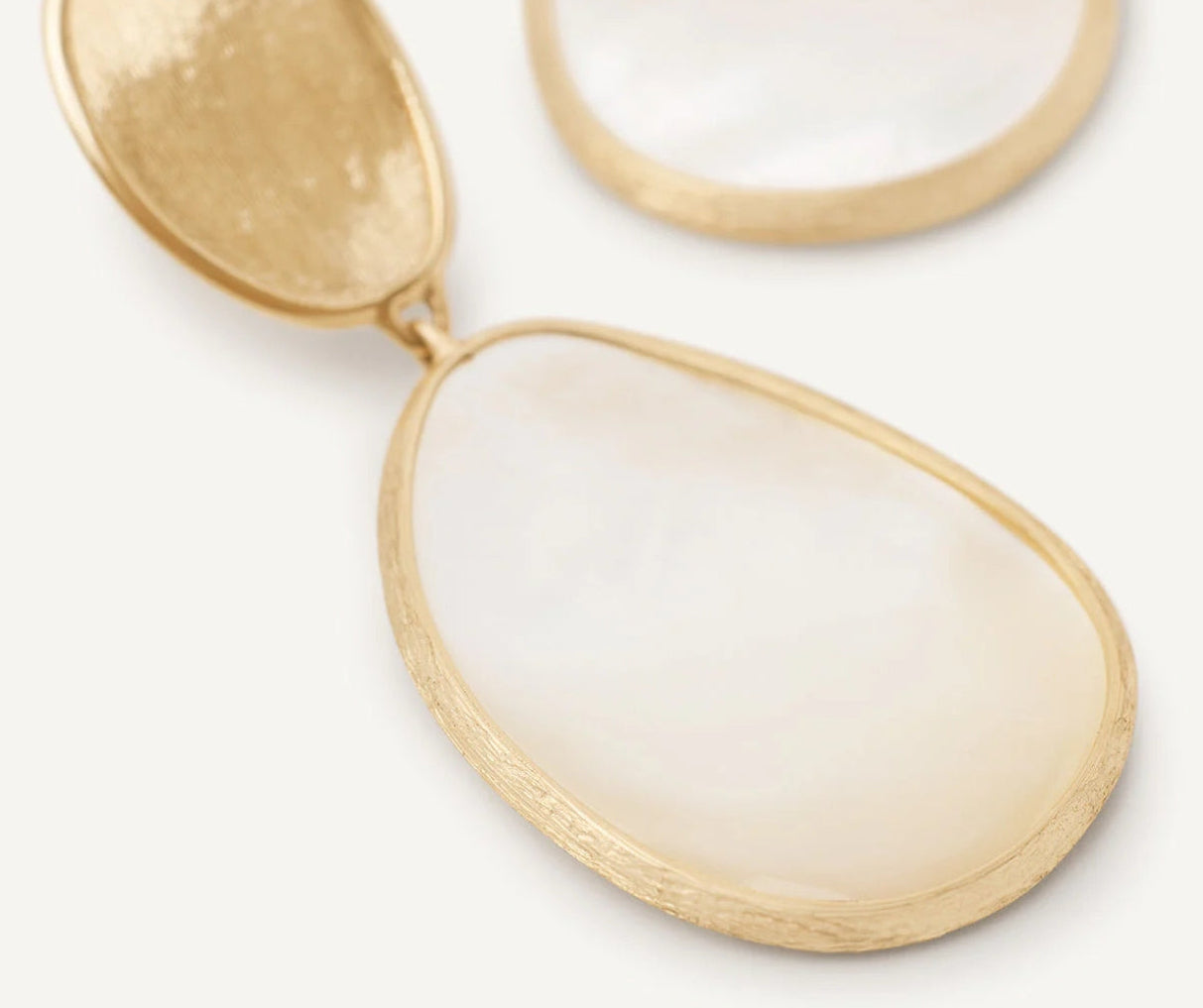 marco-bicego-lunaria-mother-of-pearl-drop-earringa-18k-yellow-gold-OB1403_MPW_Y_02