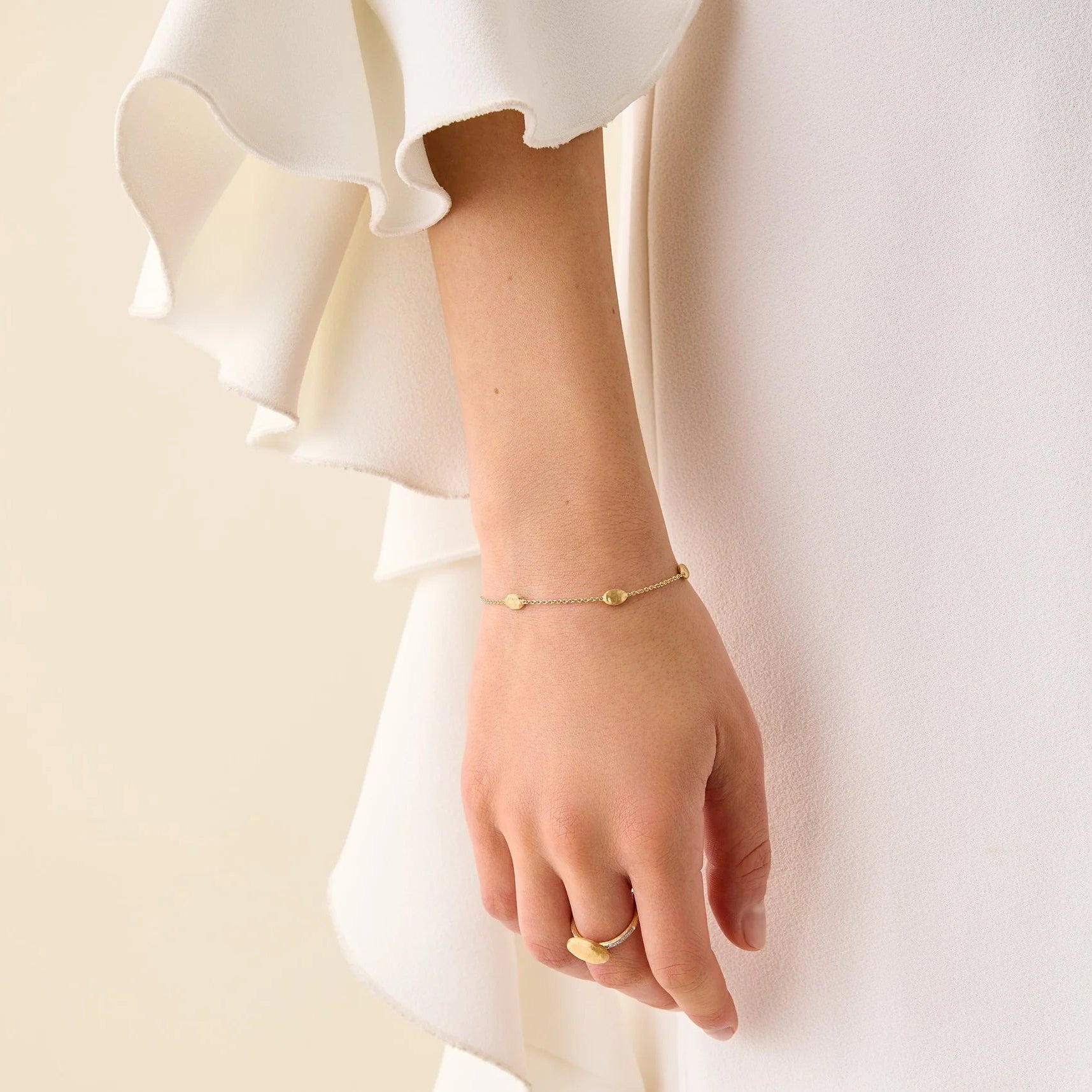marco-bicego-siviglia-18k-yellow-gold-small-bean-bracelet-bb2943--y-02_1